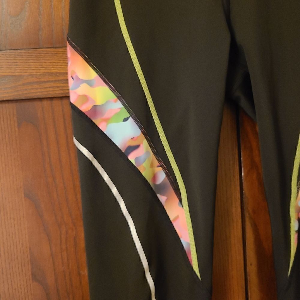 Noli Bond Leggings in Prism Camo Size Medium - Picture 5 of 10